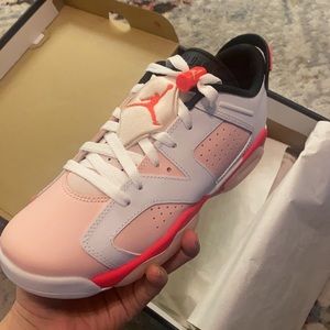 Jordan 6 Low (Atmosphere)